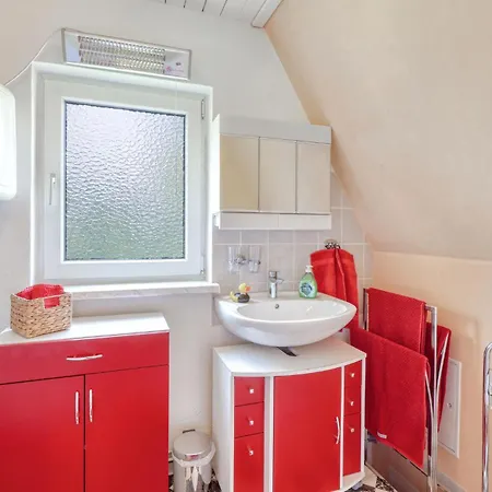 Holiday home Lovely In With Kitchen
